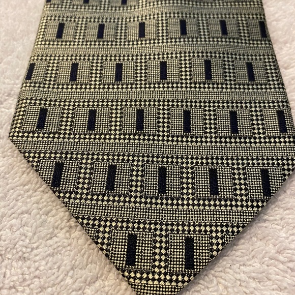 Brand New Classic Business Tie By CHAS REED & CO. - Picture 2 of 3